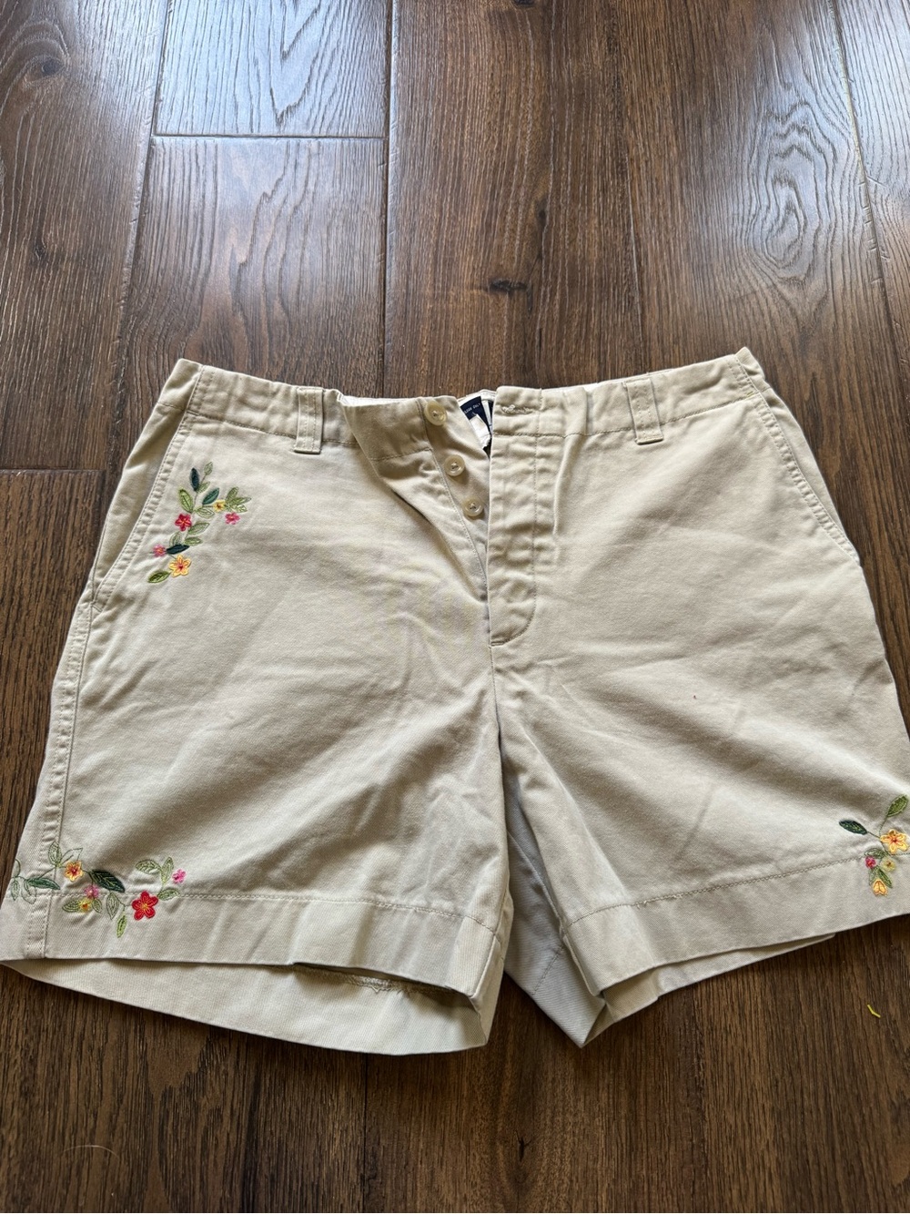 GAP Cream Cotton Flat-Front Shorts with Floral Embroidery